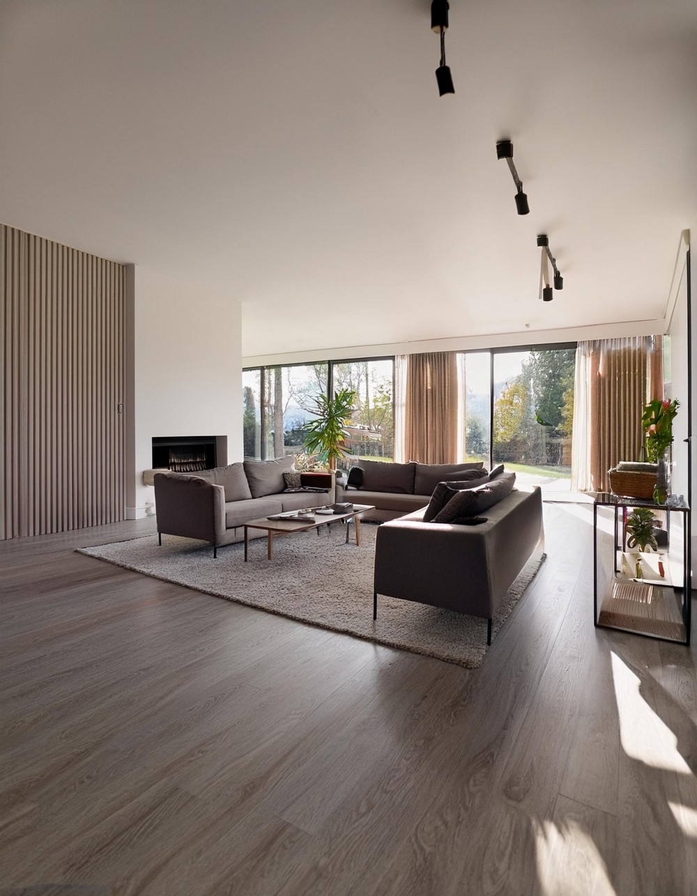 Asymmetrical Layout