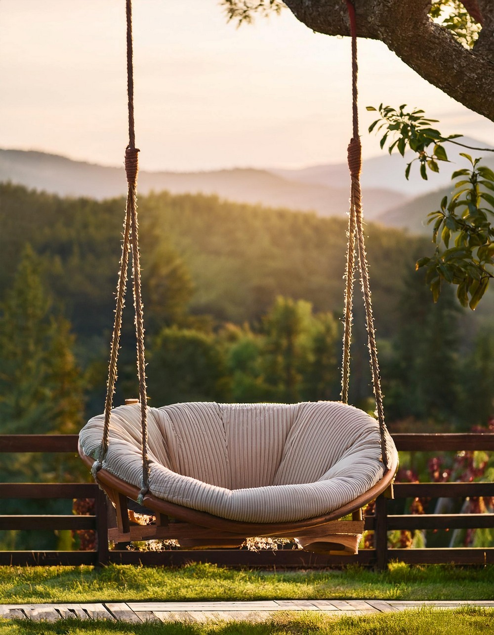 Customizable Outdoor Swing