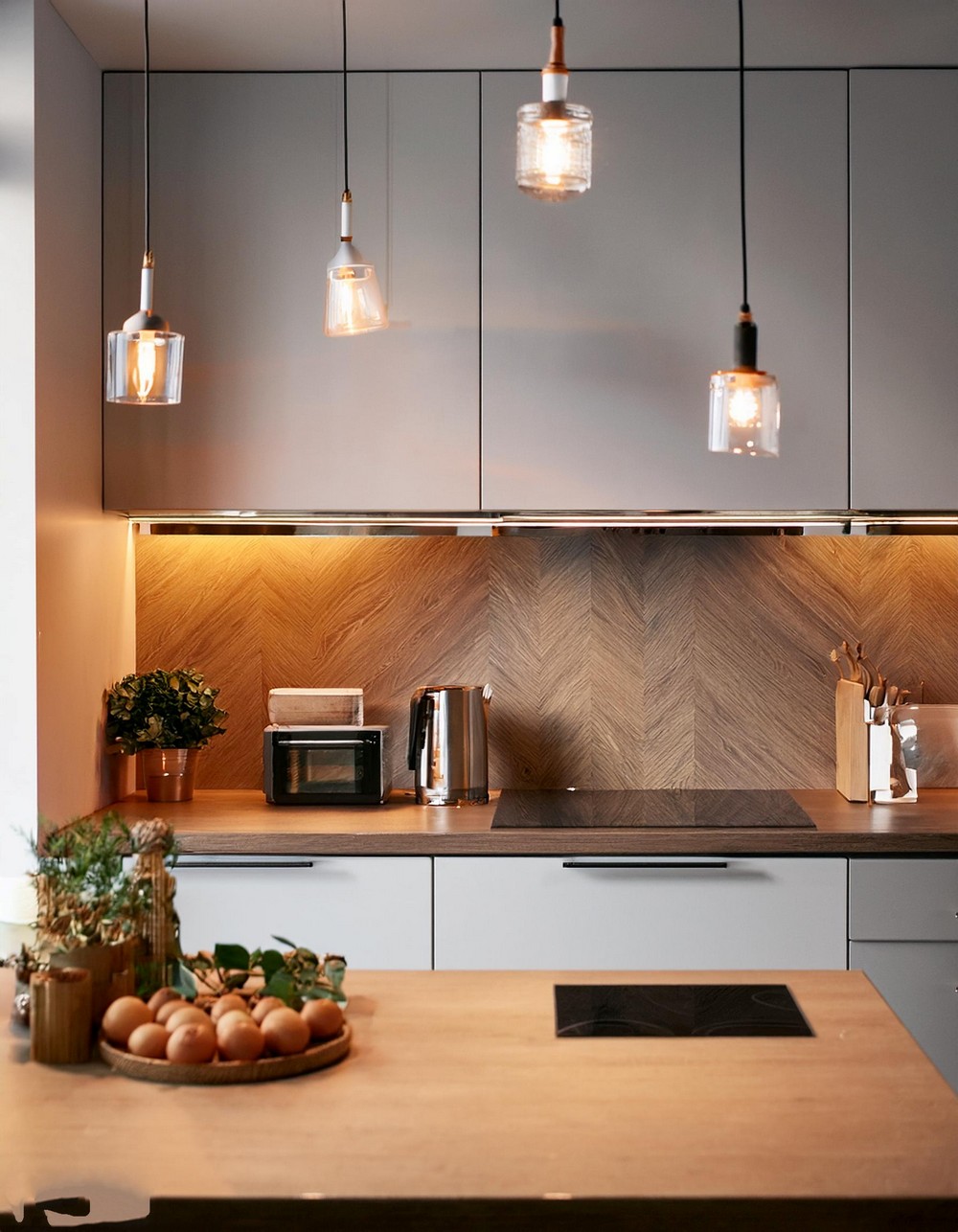 Bold Geometry with Integrated Lighting
