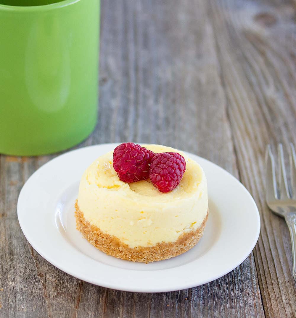 10 Minute Microwave Cheesecake Mug Cake 