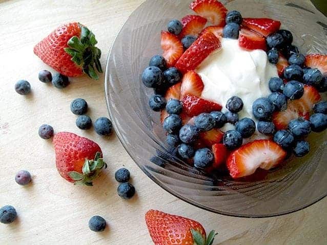 Greek Yogurt & Fresh Berries