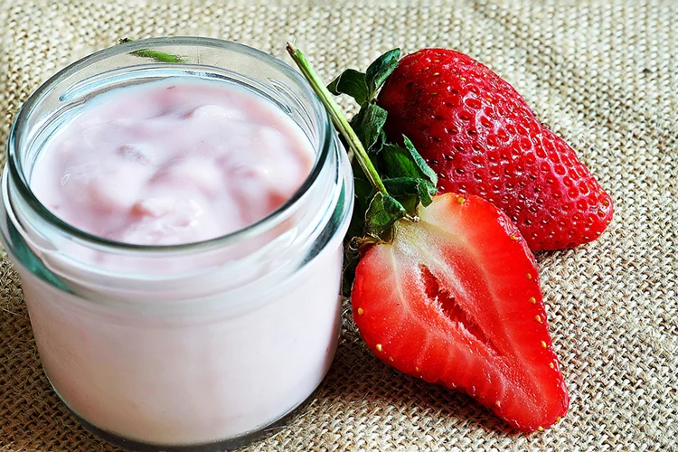 Skinny Strawberry Yogurt