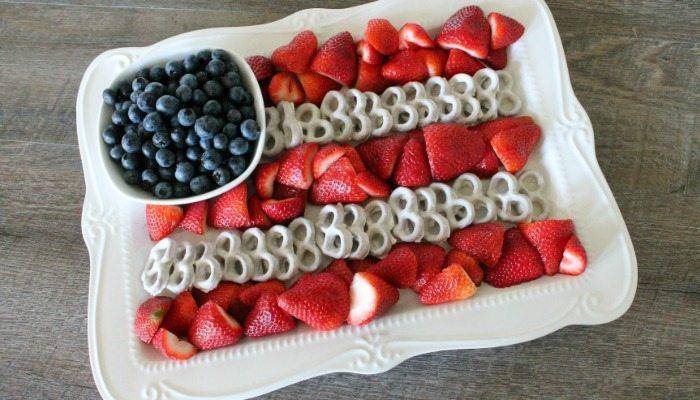 4th of July Fruit Platter Idea | How to Make an American Flag 