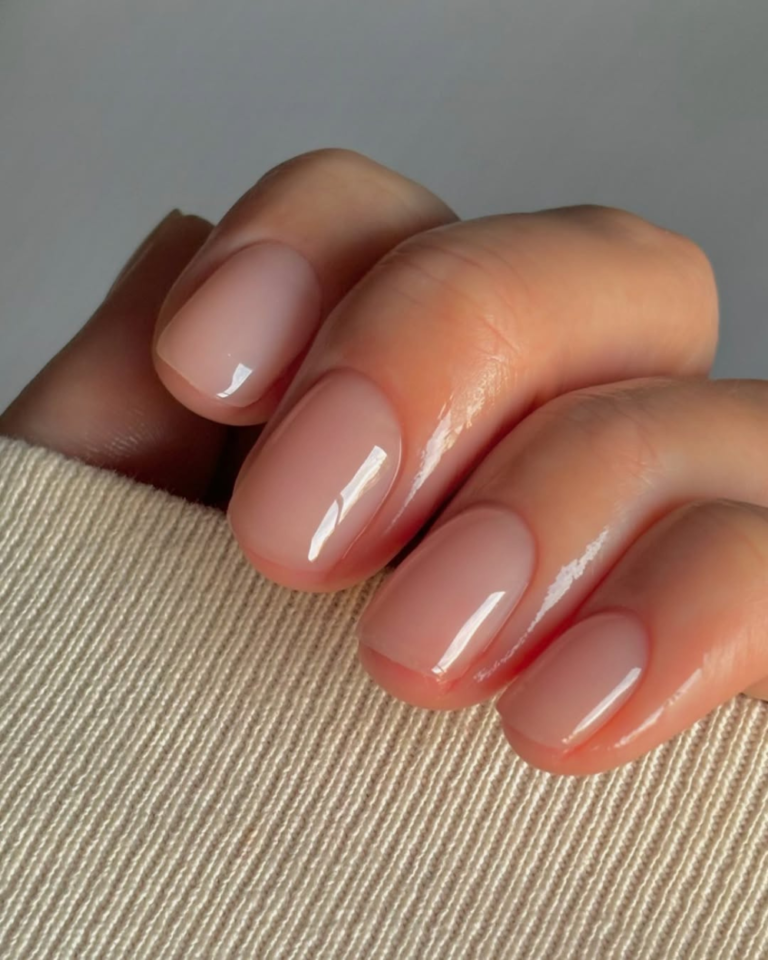 Neutral pink nails
